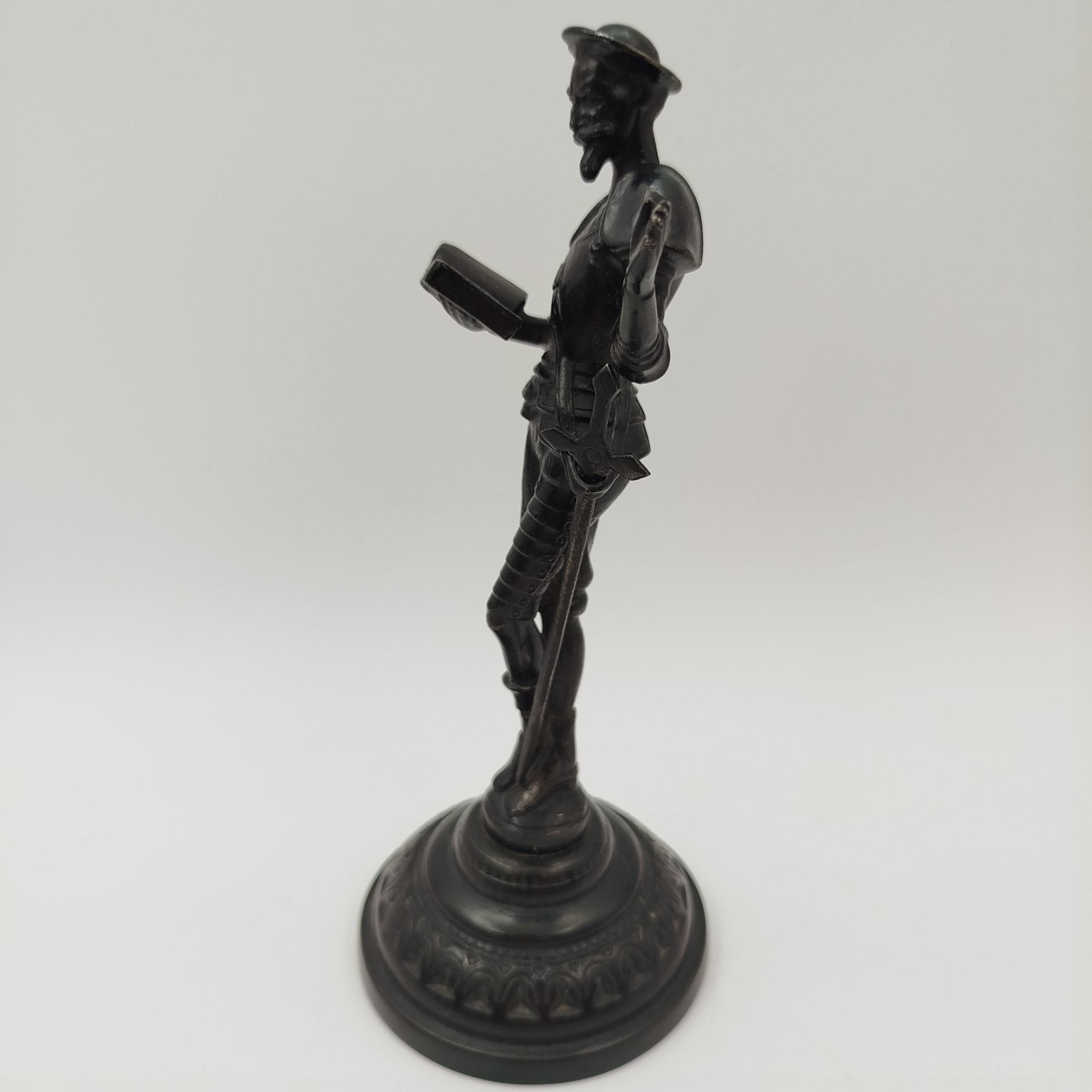 Статуэтка "Дон-Кихот", чугун, крашение, Каслинский чугунолитейный завод (Касли), СССР, 1976 г.