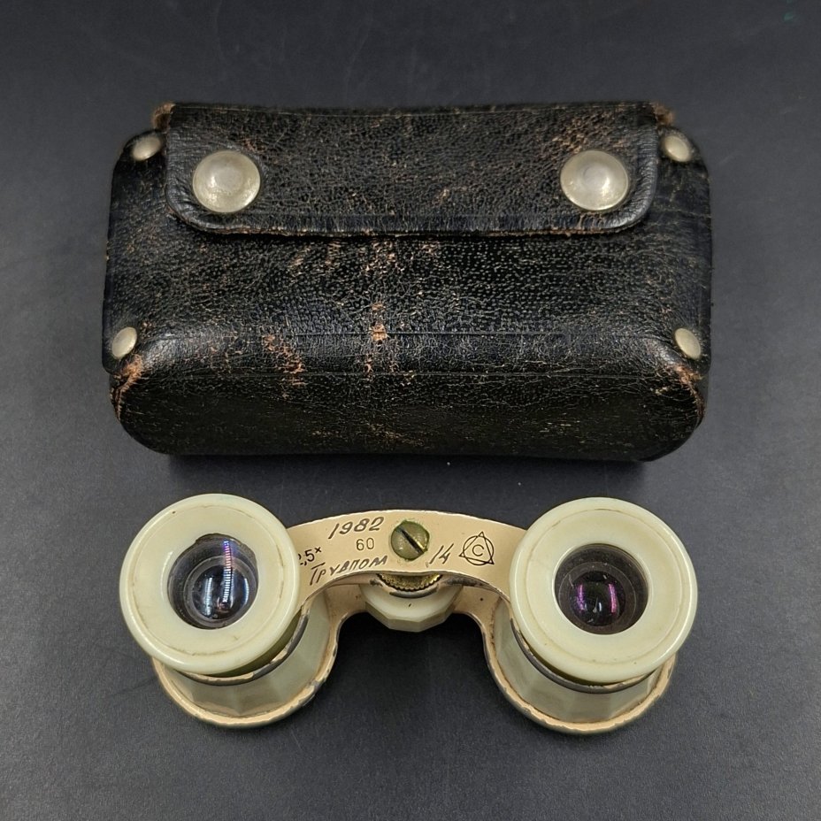 Бинокль театральный в кофре, с надписью "Трудпом", металл, пластик, стекло, искусственная кожа, Лыткаринский завод оптического стекла (ЛЗОС), СССР, 1982 г.