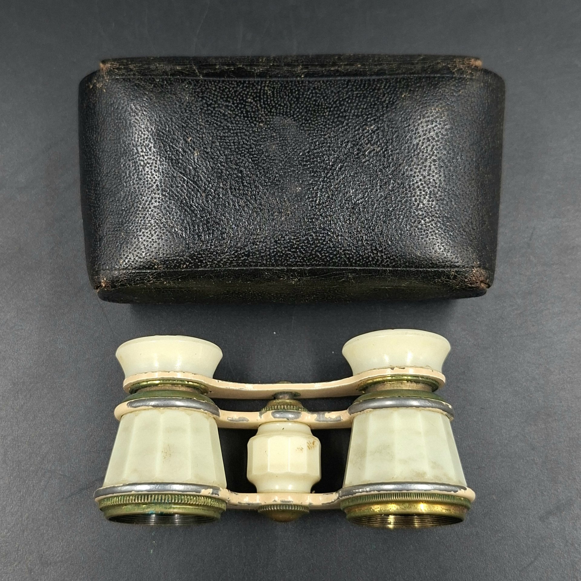 Бинокль театральный в кофре, с надписью "Трудпом", металл, пластик, стекло, искусственная кожа, Лыткаринский завод оптического стекла (ЛЗОС), СССР, 1982 г.