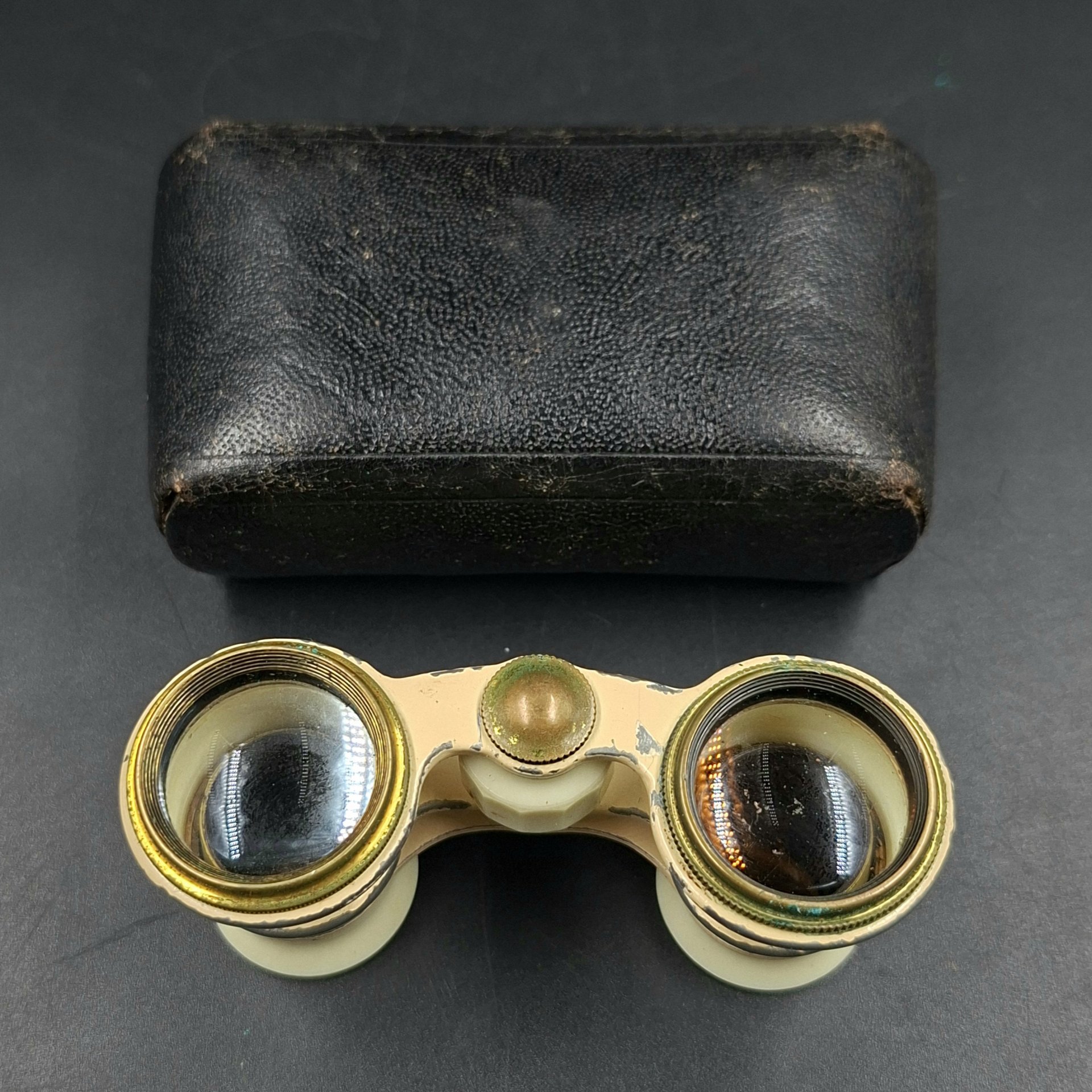 Бинокль театральный в кофре, с надписью "Трудпом", металл, пластик, стекло, искусственная кожа, Лыткаринский завод оптического стекла (ЛЗОС), СССР, 1982 г.
