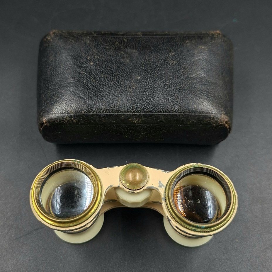 Бинокль театральный в кофре, с надписью "Трудпом", металл, пластик, стекло, искусственная кожа, Лыткаринский завод оптического стекла (ЛЗОС), СССР, 1982 г.