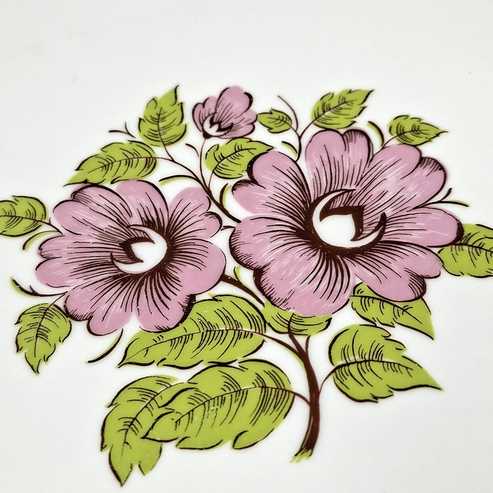 Блюдо круглое с цветочным декором в розово-зеленой гамме, фарфор, печать, Epiag Royal Czechoslovakia, Чехословакия, 1970-1990 гг.