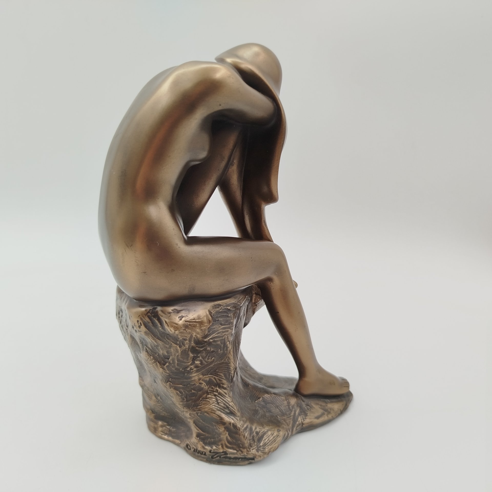 Статуэтка "Девушка на скале", полистоун, Veronese, Тайвань, 2000-2020 гг.