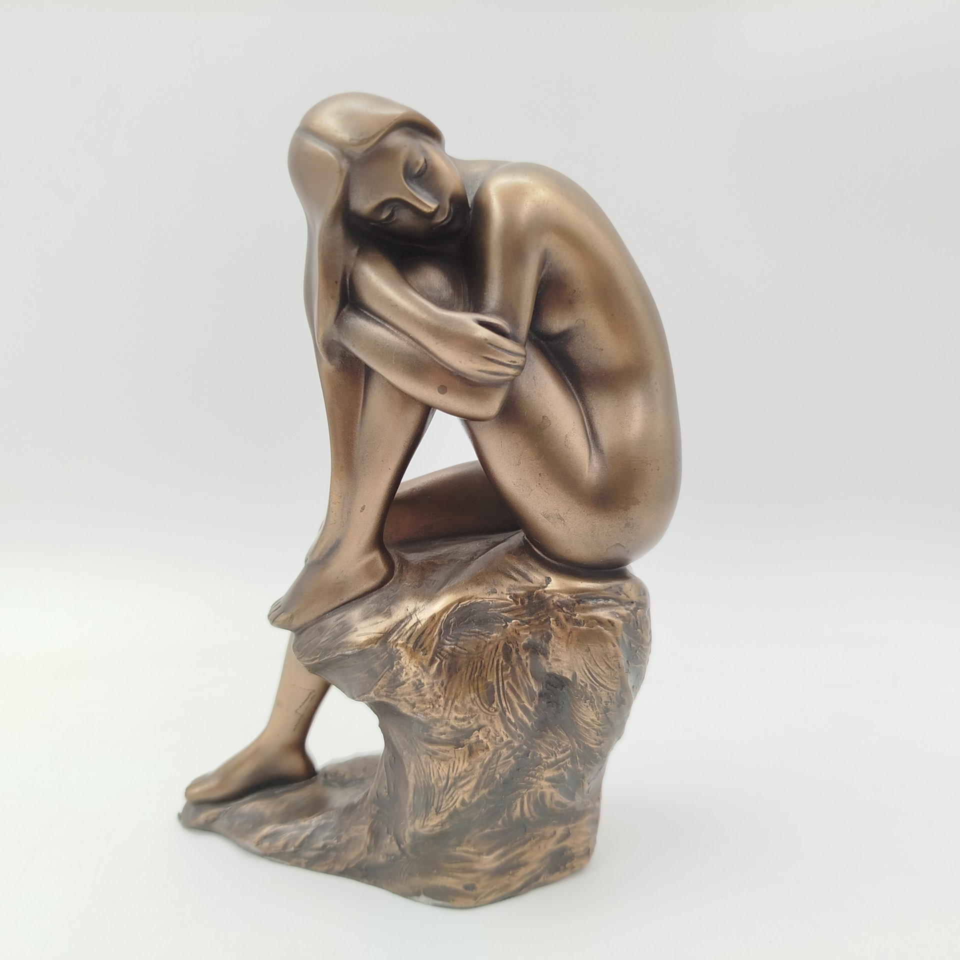 Статуэтка "Девушка на скале", полистоун, Veronese, Тайвань, 2000-2020 гг., Veronese