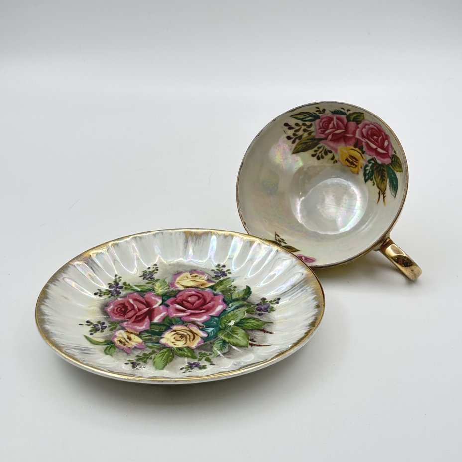 Чайная (кофейная)  пара на ножках , украшенная цветочным декором