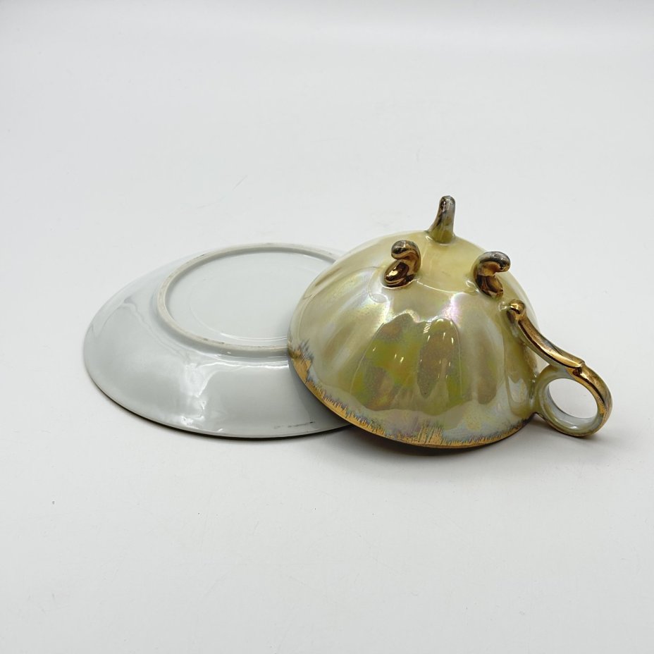 Чайная (кофейная)  пара на ножках , украшенная цветочным декором