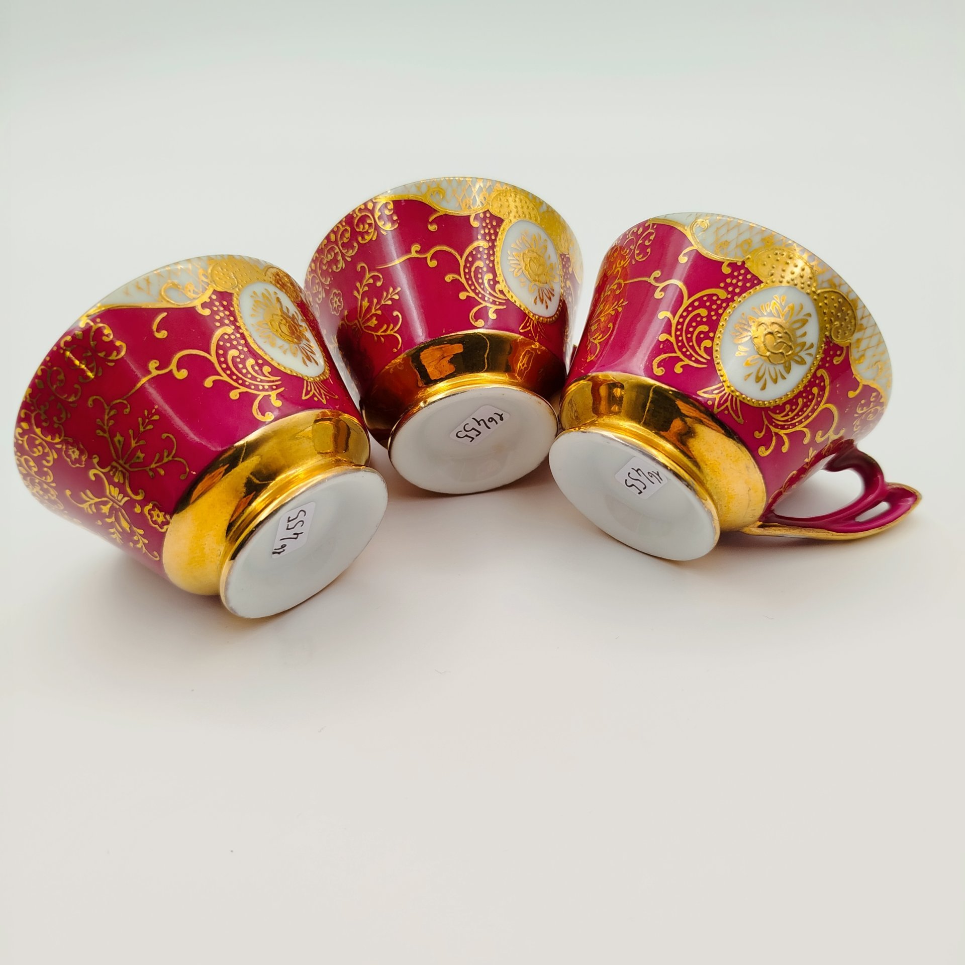 Набор из 3-х кофейных пар бордового оттенка с ажурным декором, фарфор, крытье, золочение, Западная Европа, 1960-1980 гг.