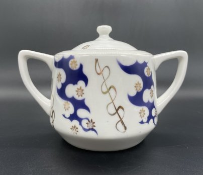 Сахарница декорированная узорами, фарфор, роспись, золочение, Фарфоровый завод «Пролетарий» (Бронница, Мста), СССР, 1930-1945 гг.