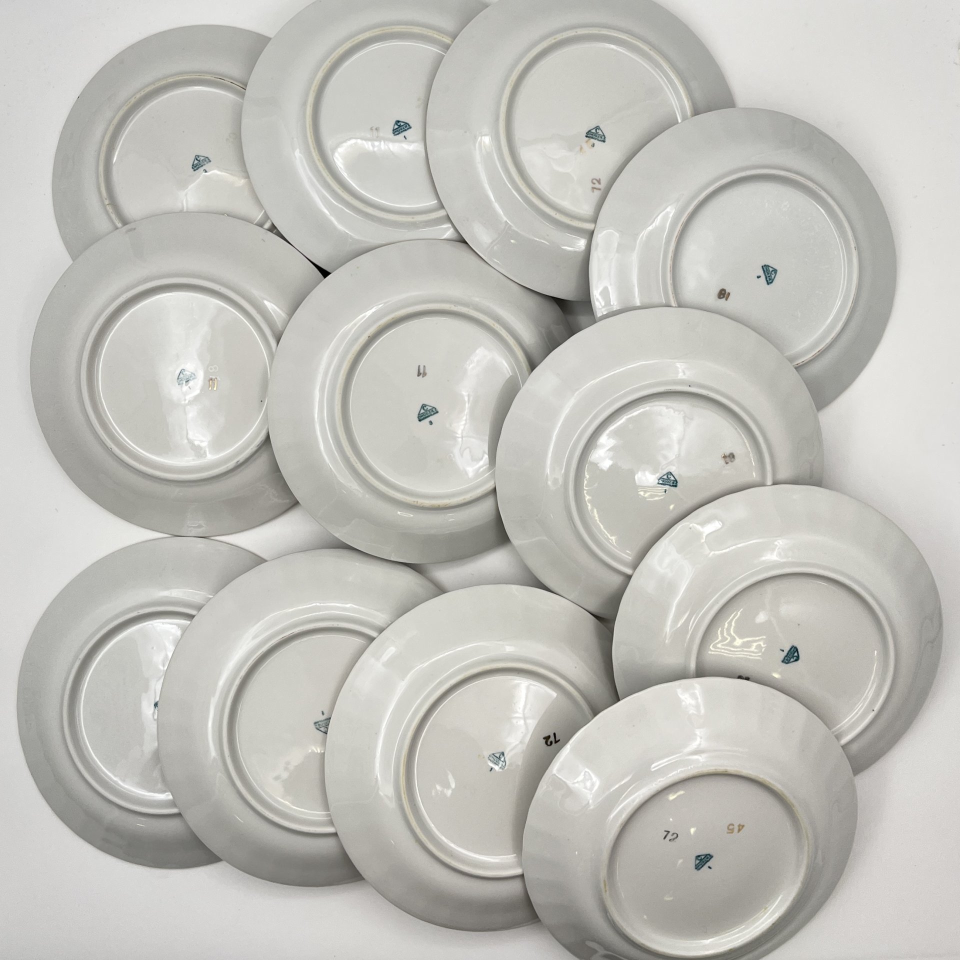 Набор из 12-ти десертных тарелок, украшенных изображением розы