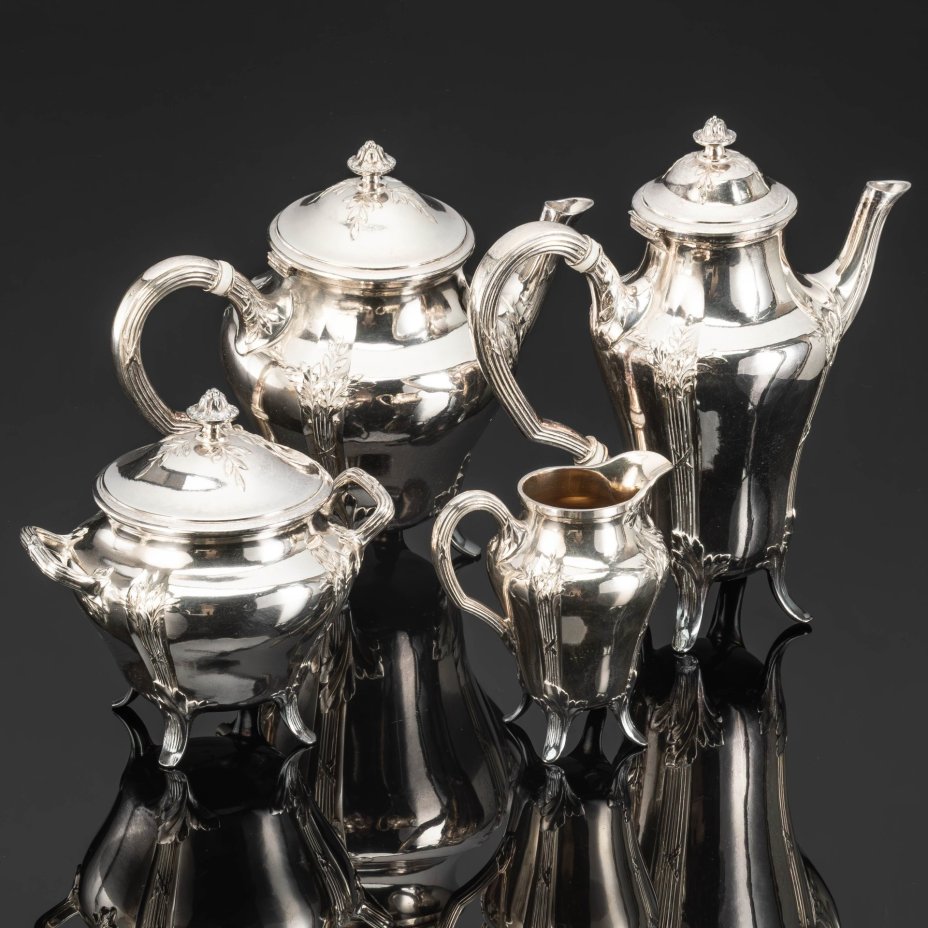 Набор чайно-кофейный, украшенный рельефным декором в виде цветочных гирлянд, (кофейник, чайник, молочник, сахарница), Orfèvrerie Gallia, металл, серебрение, фарфор, Christofle, Франция, 1908-1921 гг.