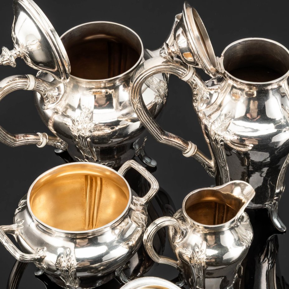 Набор чайно-кофейный, украшенный рельефным декором в виде цветочных гирлянд, (кофейник, чайник, молочник, сахарница), Orfèvrerie Gallia, металл, серебрение, фарфор, Christofle, Франция, 1908-1921 гг.