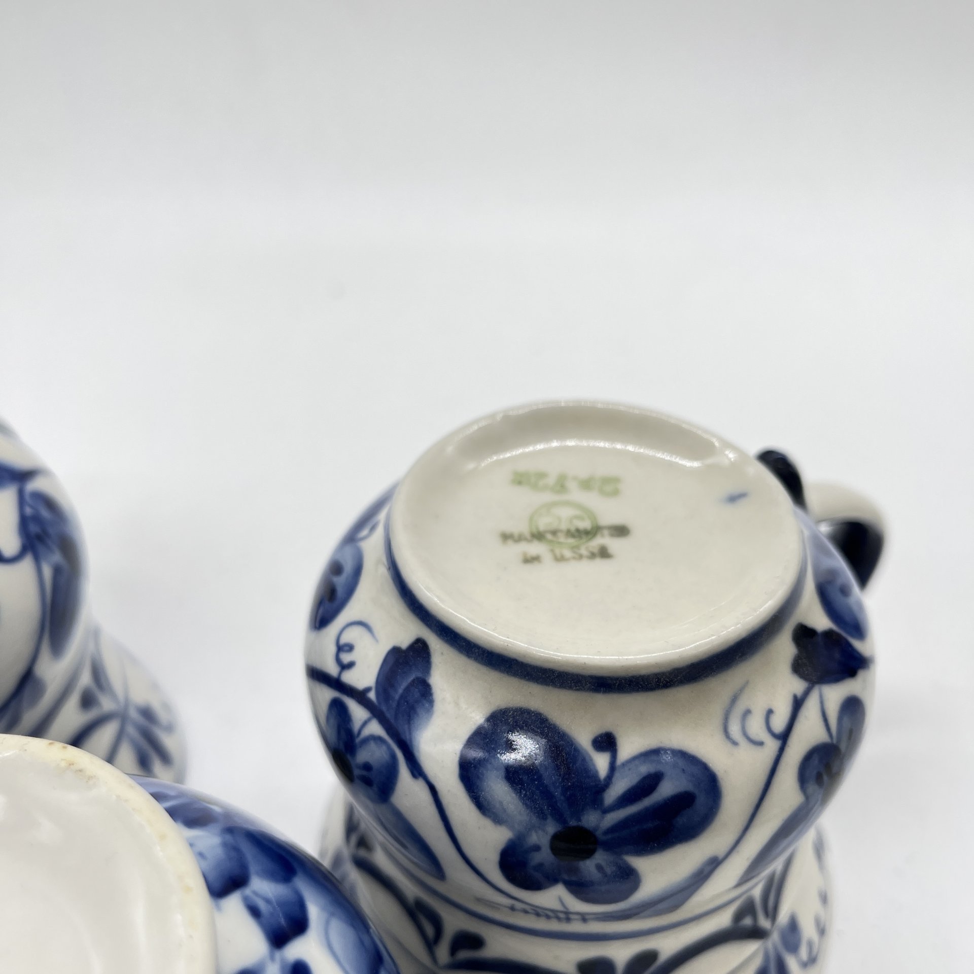 Набор из 3 чашек с расписным растительным декором, фарфор, роспись, Объединение «Гжель», СССР, 1970-1990 гг.