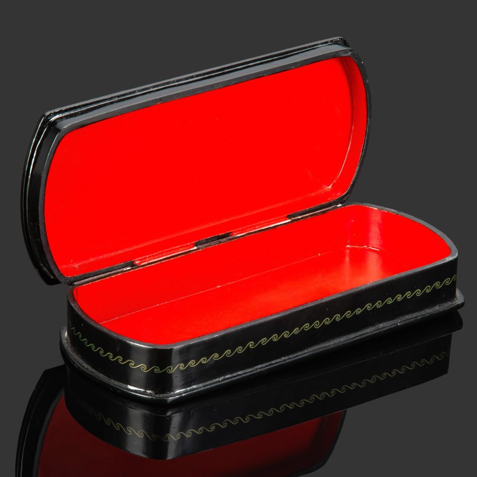 Шкатулка с лаковой миниатюрой "Тройки", автор Котов (?), папье-маше, темпера, лаки, 2010-2015 гг.