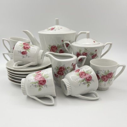 Сервиз чайный с декором в виде роз на 6 персон (15 предметов), фарфор, деколь, Karolina (Фарфоровая мануфактура «Каролина», Польша), Польша, 1957-1990 гг.
