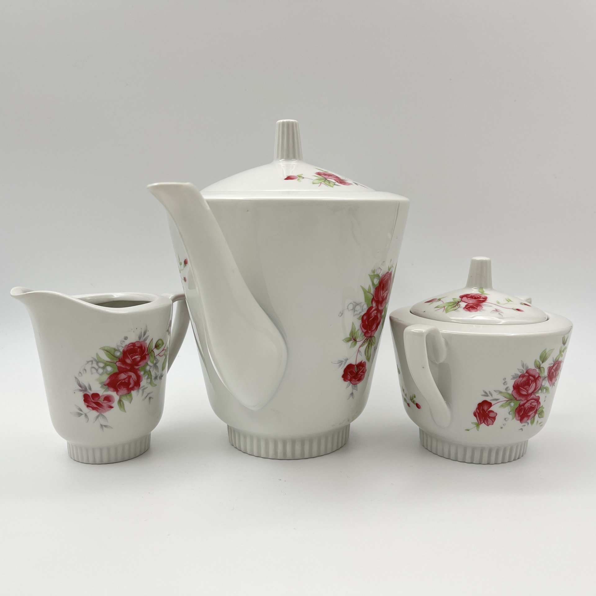 Сервиз чайный с декором в виде роз на 6 персон (15 предметов), фарфор, деколь, Karolina (Фарфоровая мануфактура «Каролина», Польша), Польша, 1957-1990 гг.