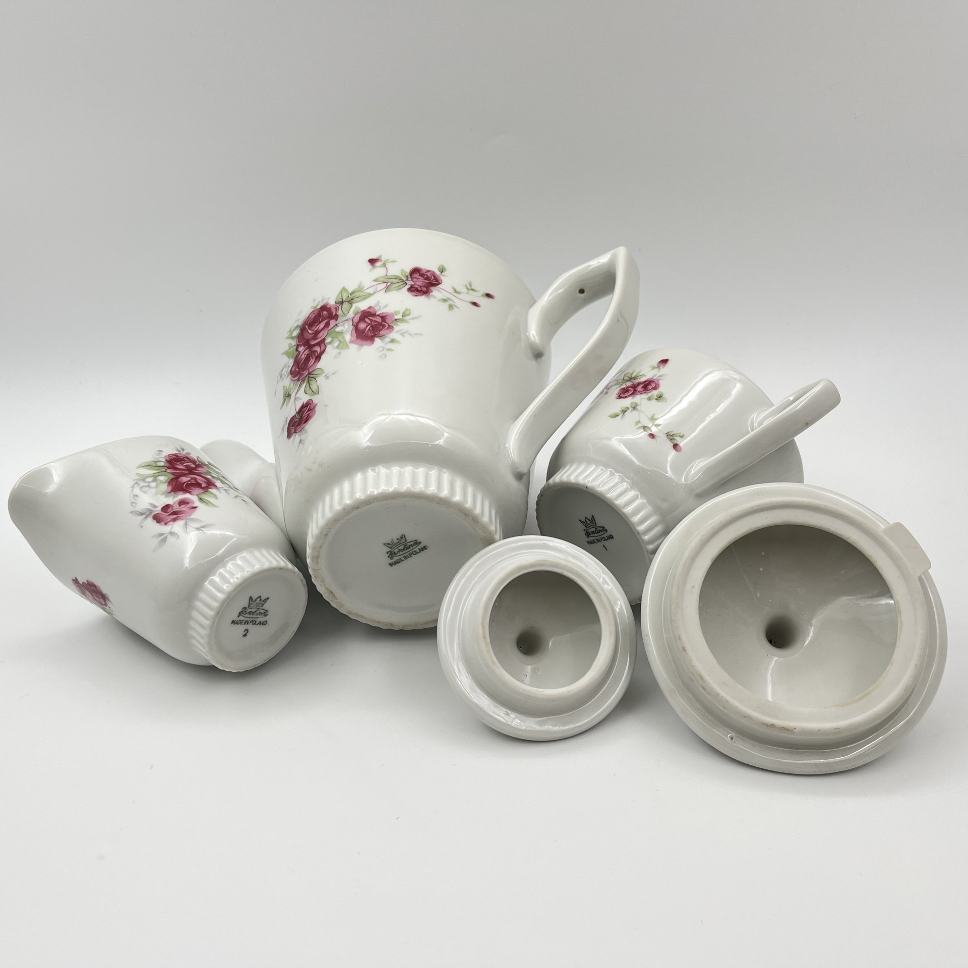 Сервиз чайный с декором в виде роз на 6 персон (15 предметов), фарфор, деколь, Karolina (Фарфоровая мануфактура «Каролина», Польша), Польша, 1957-1990 гг.