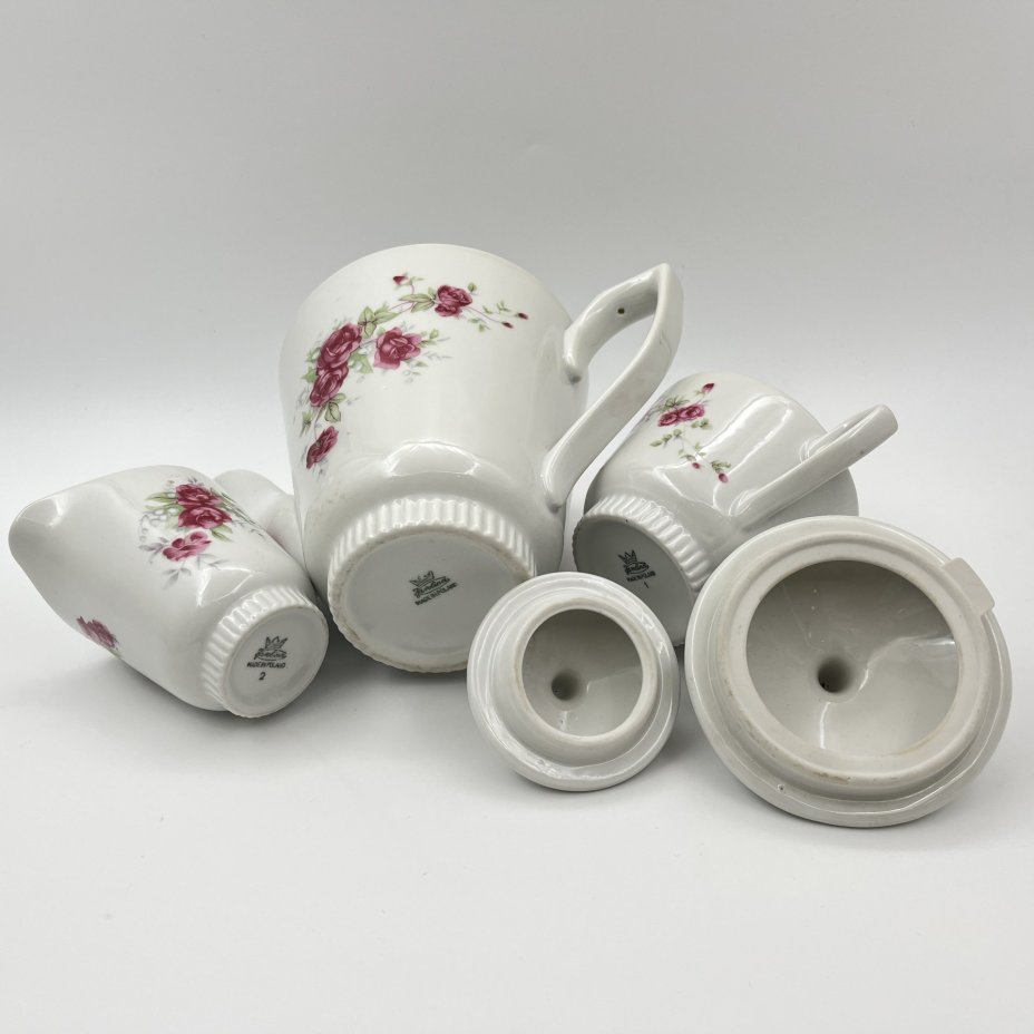Сервиз чайный с декором в виде роз на 6 персон (15 предметов), фарфор, деколь, Karolina (Фарфоровая мануфактура «Каролина», Польша), Польша, 1957-1990 гг.