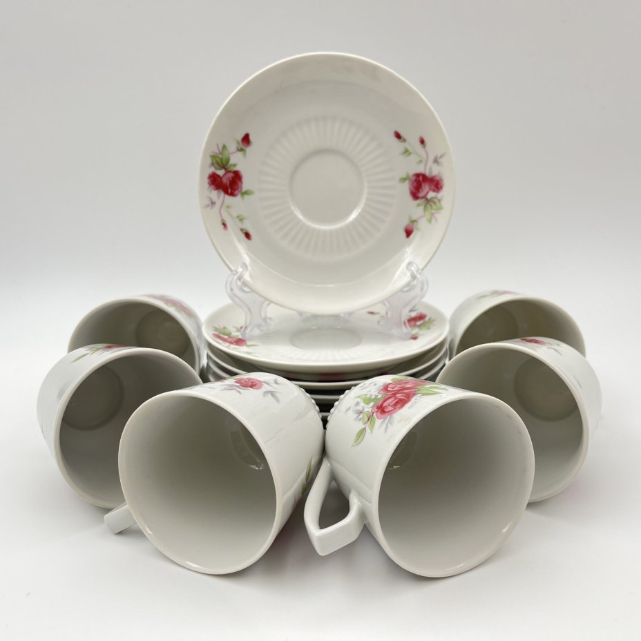 Сервиз чайный с декором в виде роз на 6 персон (15 предметов), фарфор, деколь, Karolina (Фарфоровая мануфактура «Каролина», Польша), Польша, 1957-1990 гг.