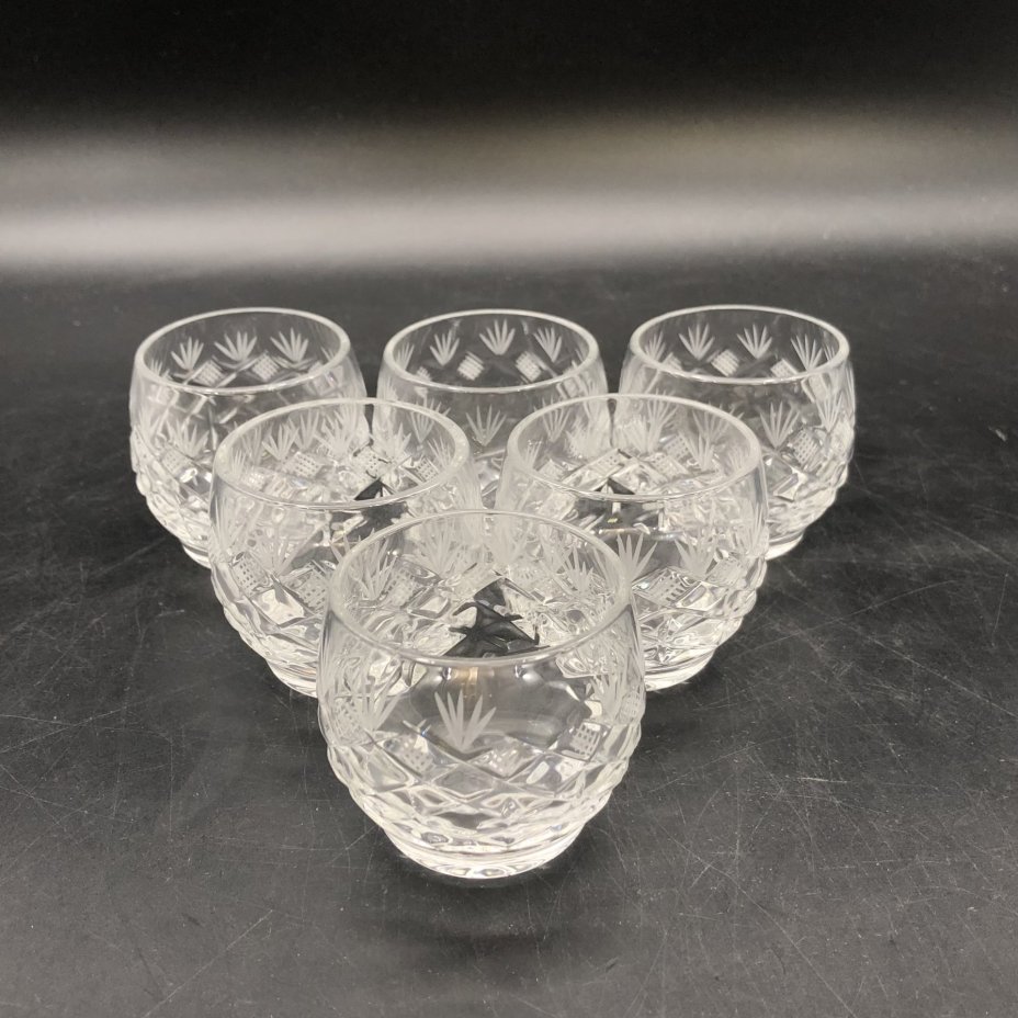 Набор из шести стопок с геометрическим декором
