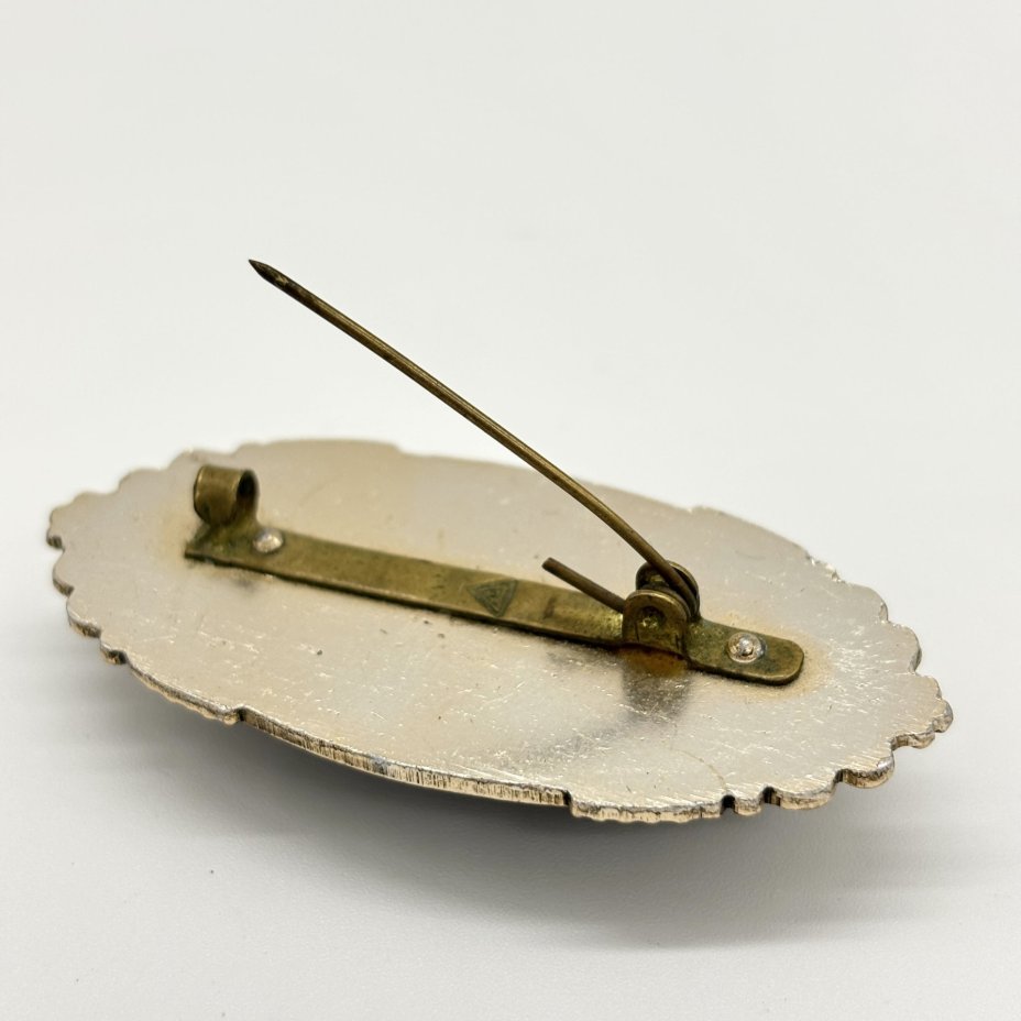 Брошь овальная со вставкой темно-коричневого цвета, Опытно-экспериментальный механический завод "Рекорд"