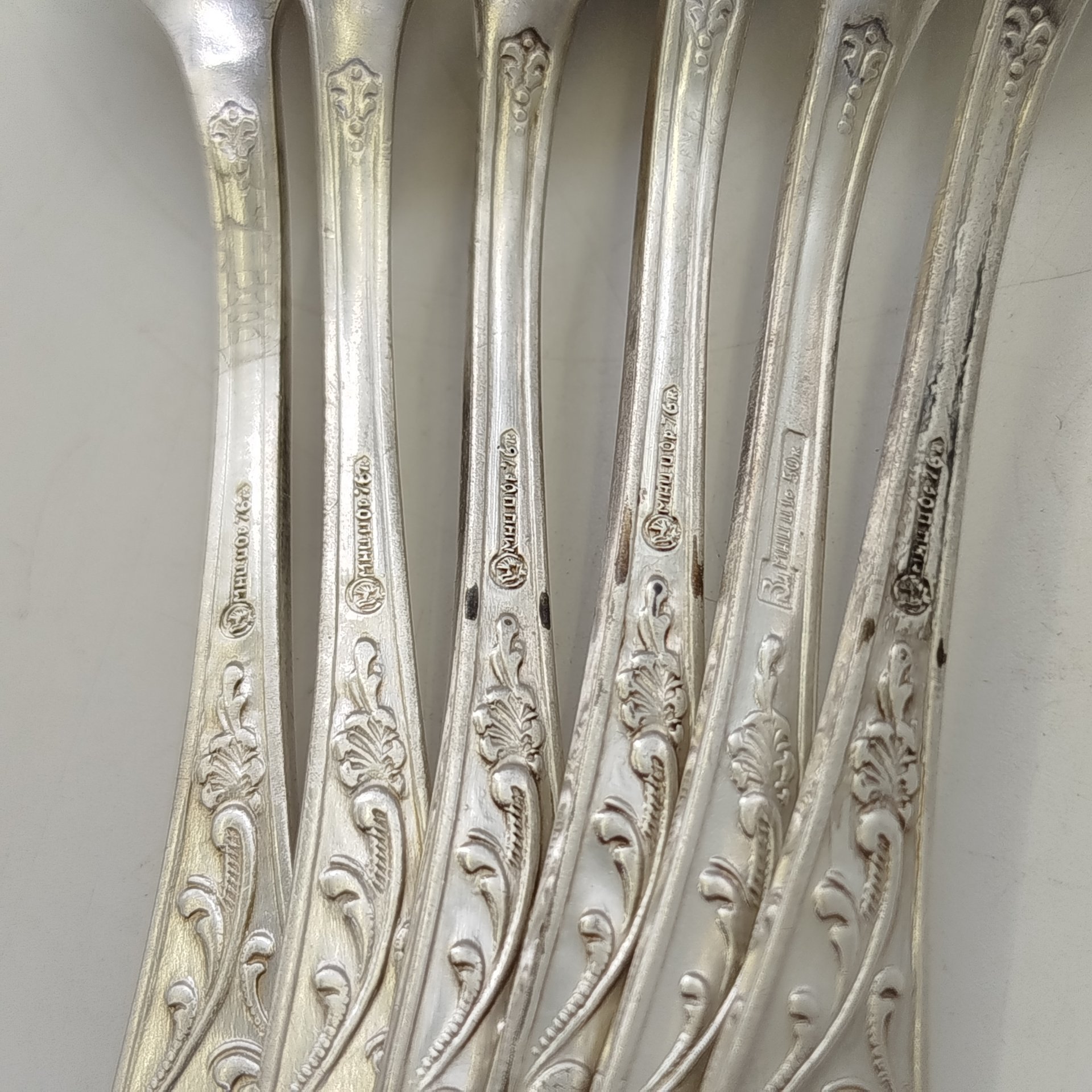 Набор из 6-ти столовых ложек с растительным декором, мНЦ (медь-никель-цинк), Кольчугинский завод цветных металлов, СССР, 1950-1960 гг.