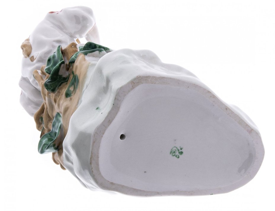 Статуэтка "Гадание на ромашке", фарфор, роспись, Полонский ЗХК, скульптор О.Л. Жникруп, СССР, 1973-1991 гг., Полонский завод художественной керамики (Полонное ЗХК)