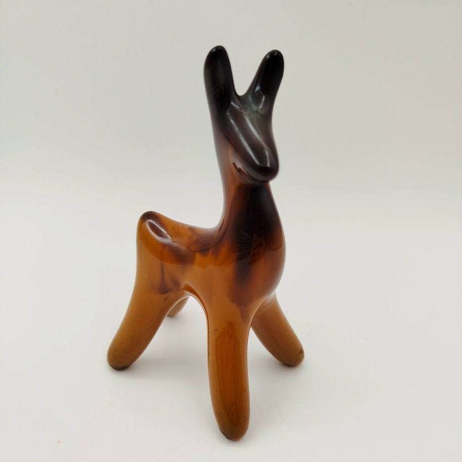 Статуэтка "Олененок", авторы Надежда Ефимовна и Валерий Семенович Проторьевы, керамика, поливы, Васильковский майоликовый завод, СССР, 1960-1970 гг.