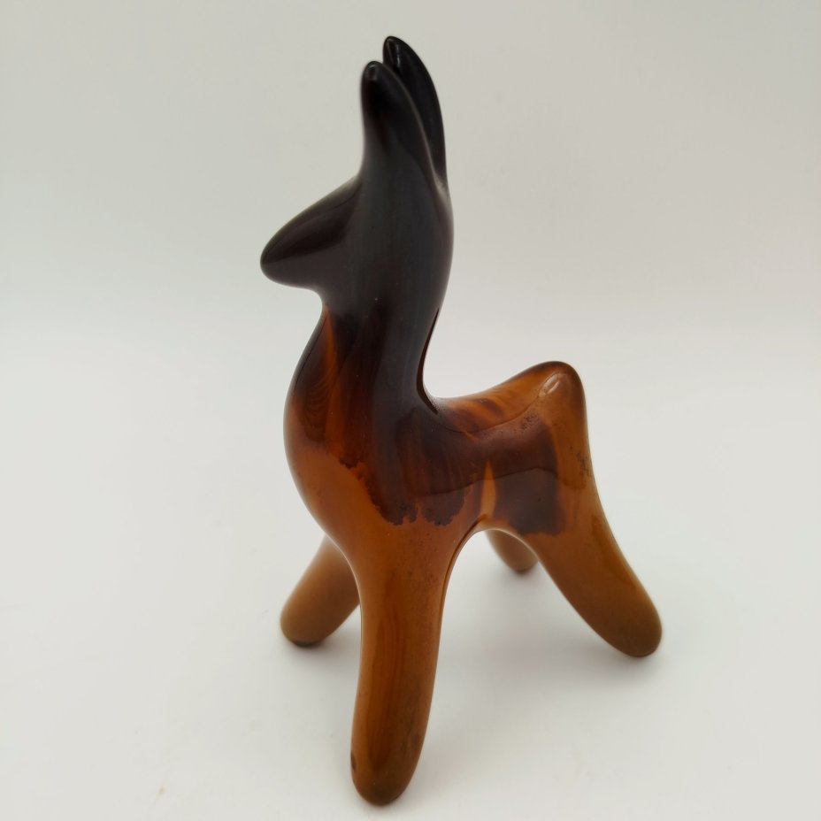 Статуэтка "Олененок", авторы Надежда Ефимовна и Валерий Семенович Проторьевы, керамика, поливы, Васильковский майоликовый завод, СССР, 1960-1970 гг.