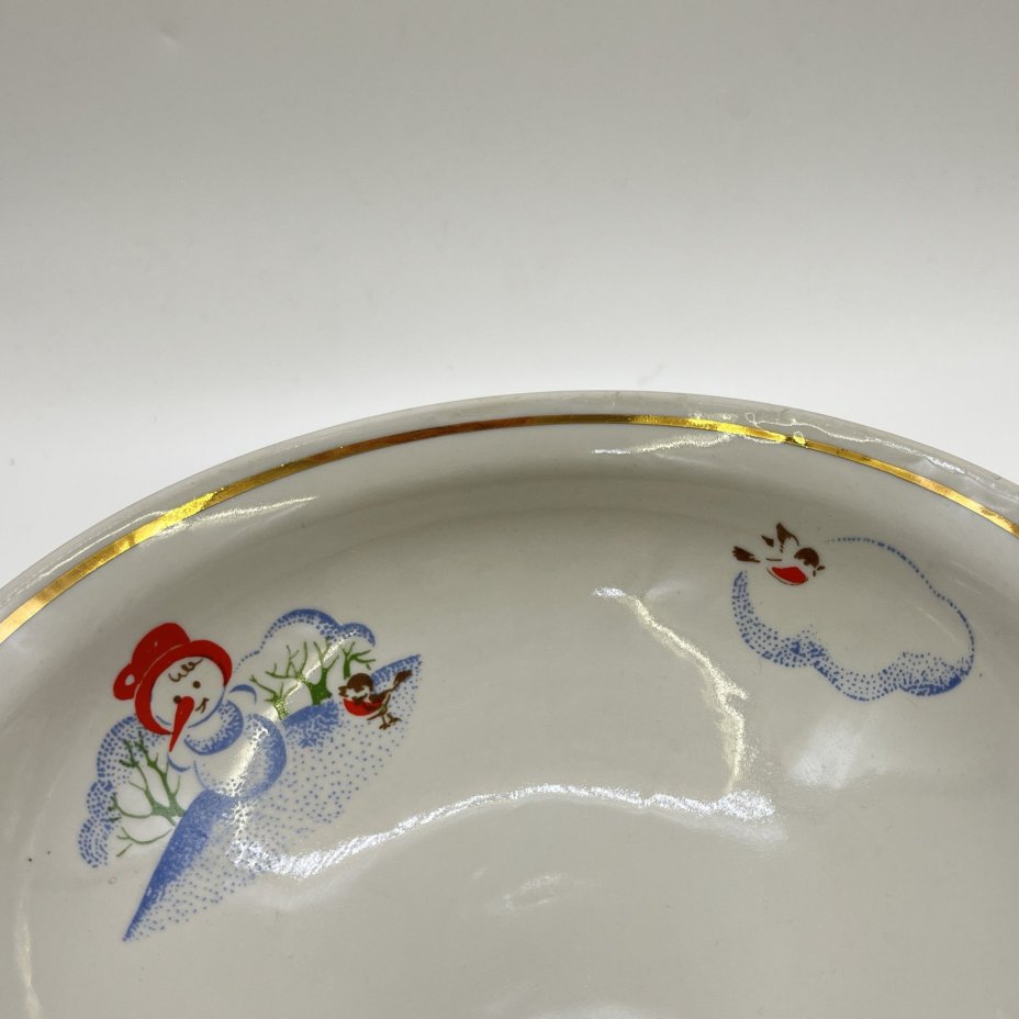 4 суповые тарелки из набора детской посуды "Зимние забавы", автор формы В. Г. Спица