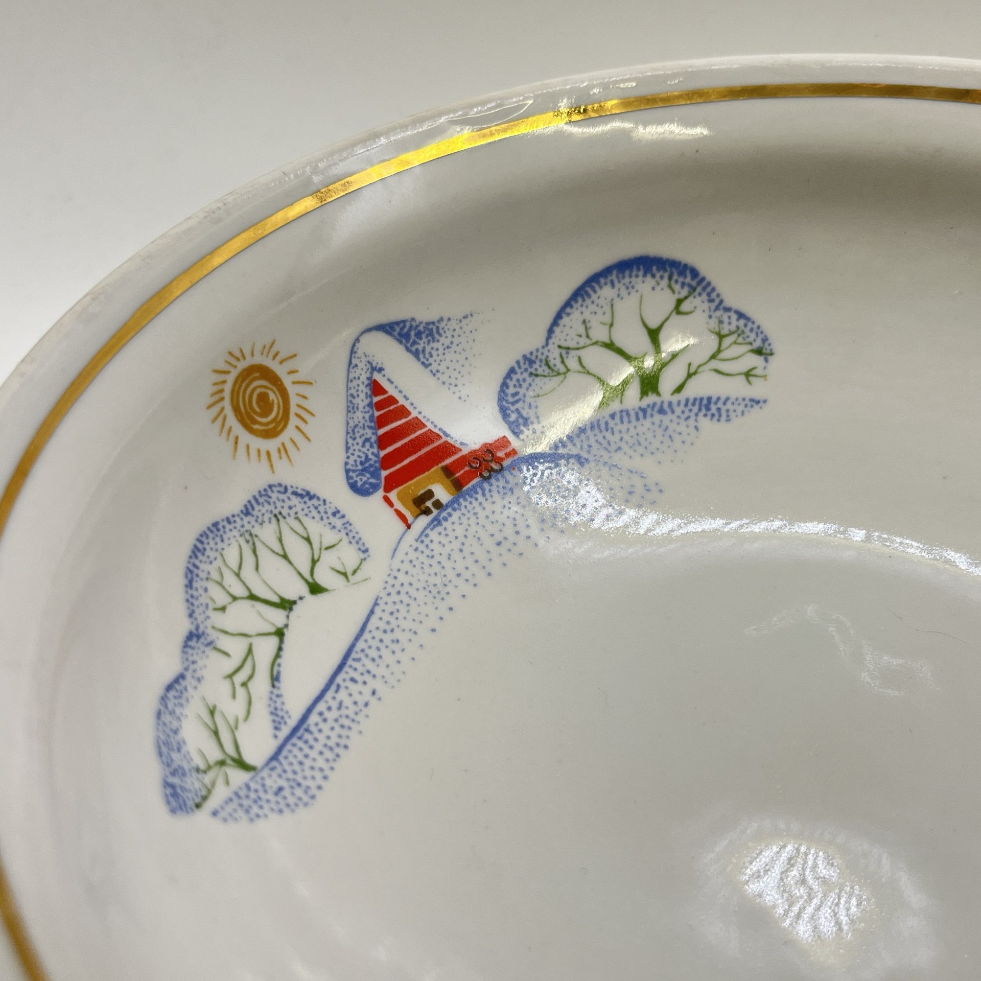 4 суповые тарелки из набора детской посуды "Зимние забавы", автор формы В. Г. Спица, фарфор, деколь, золочение, Тернопольский фарфоровый завод, СССР, 1970-1990 гг.