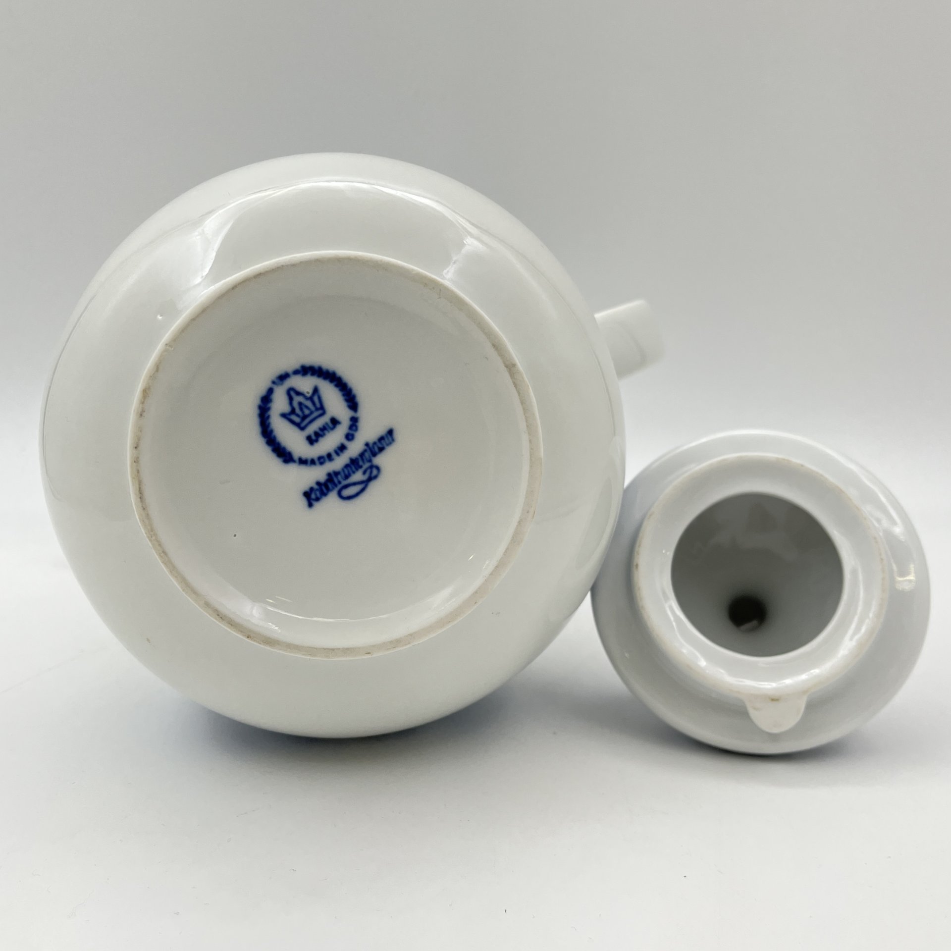 Кофейник с растительным орнаментом синего цвета