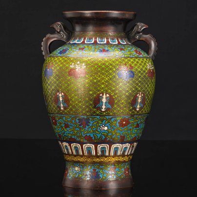 Ваза в стиле шинуазри, с изображением цветов и птиц, сплав металлов, Китай, 1970-1990 гг.