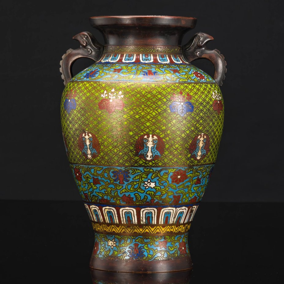 Ваза в стиле шинуазри, с изображением цветов и птиц, сплав металлов, Китай, 1970-1990 гг.