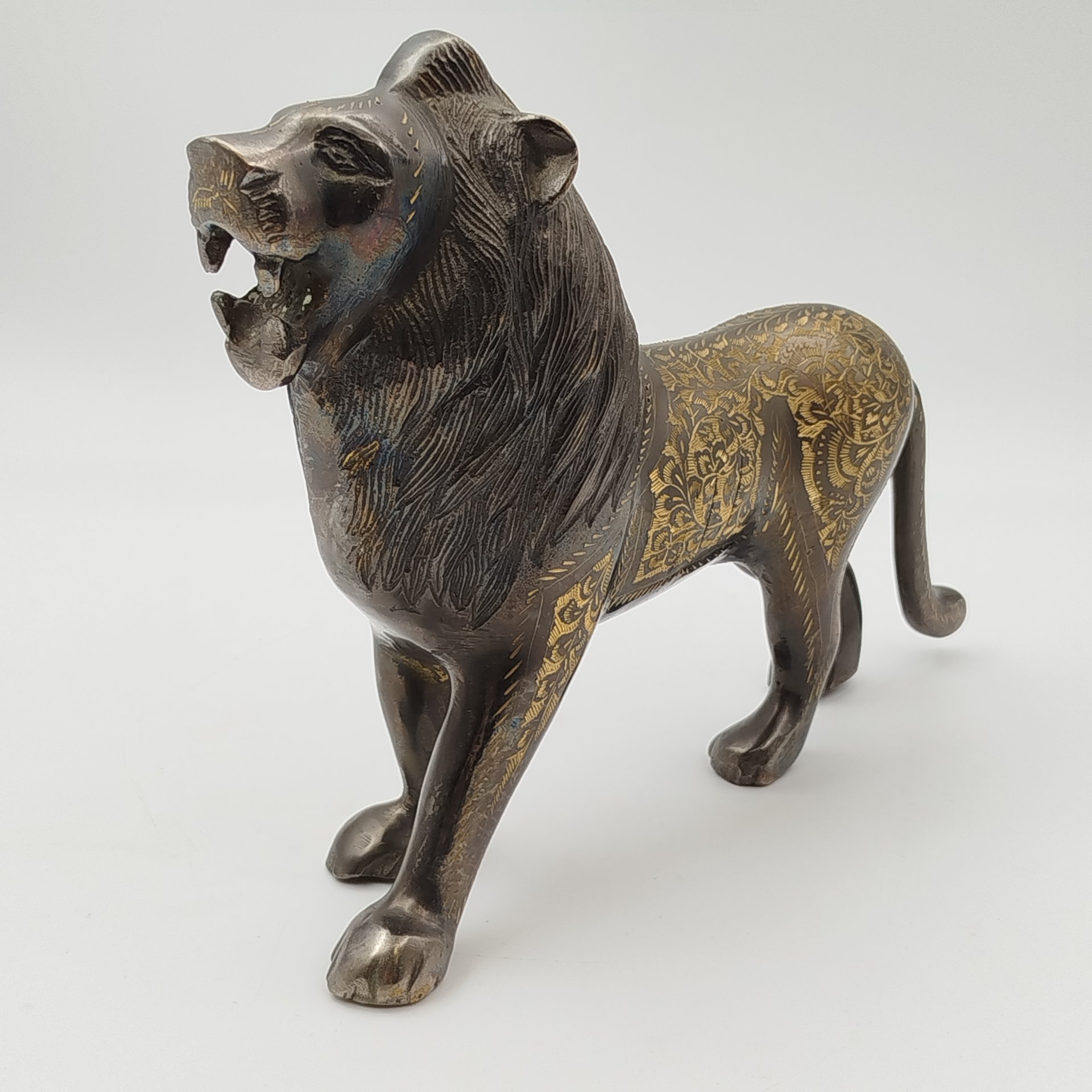 Статуэтка в восточном стиле "Лев" с растительным декором