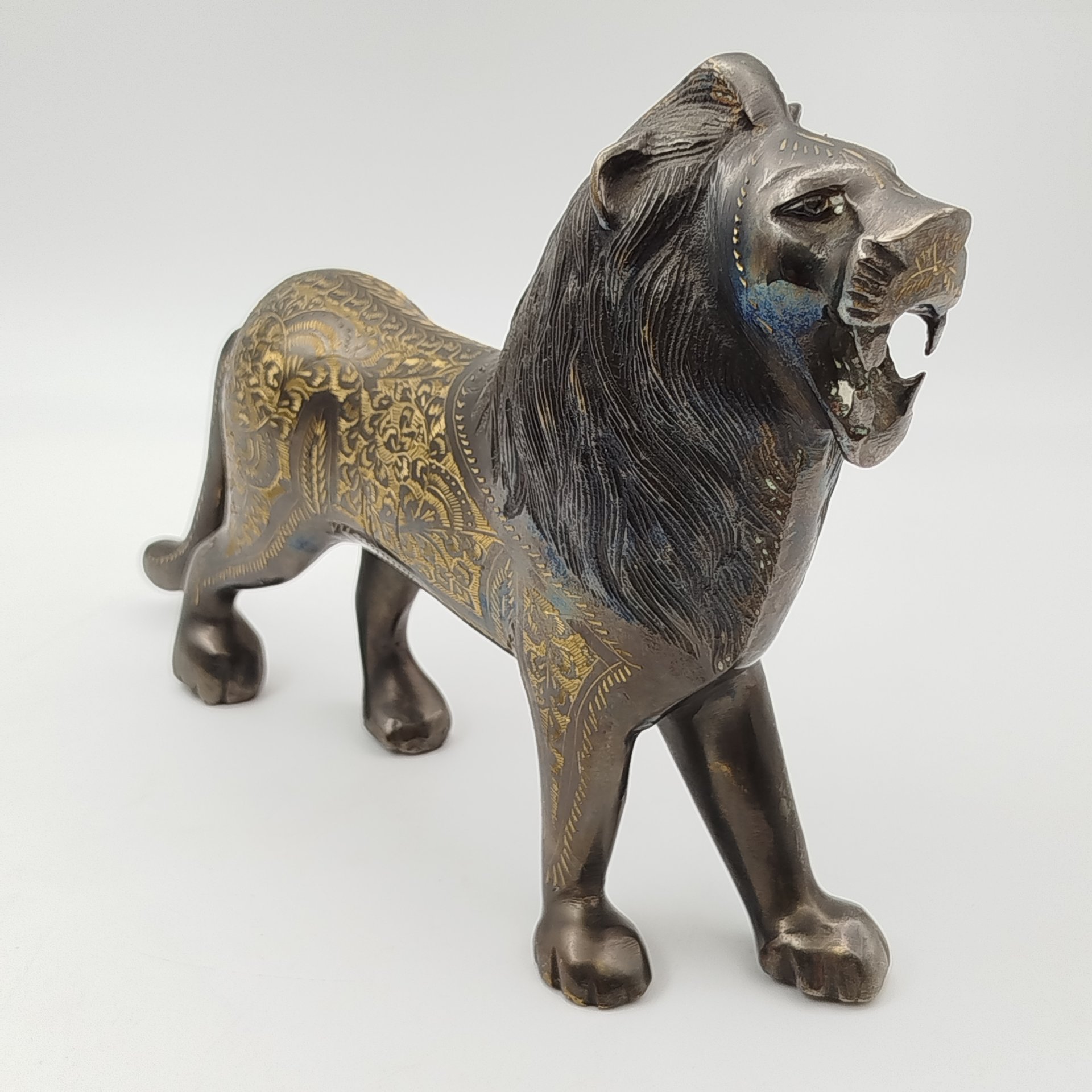 Статуэтка в восточном стиле "Лев" с растительным декором