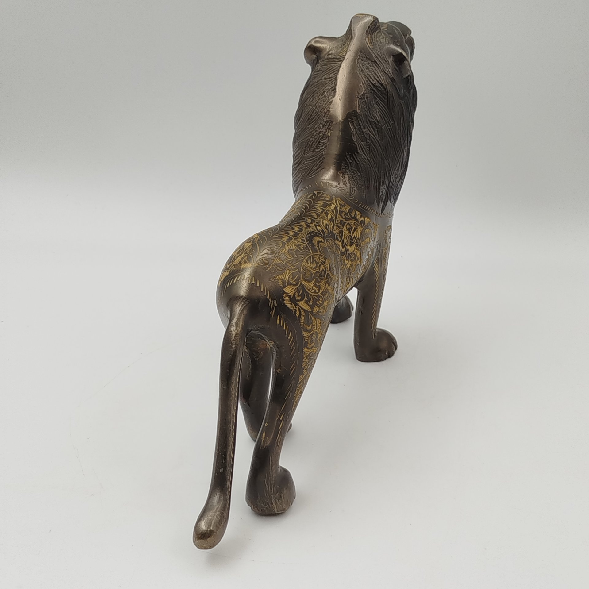 Статуэтка в восточном стиле "Лев" с растительным декором