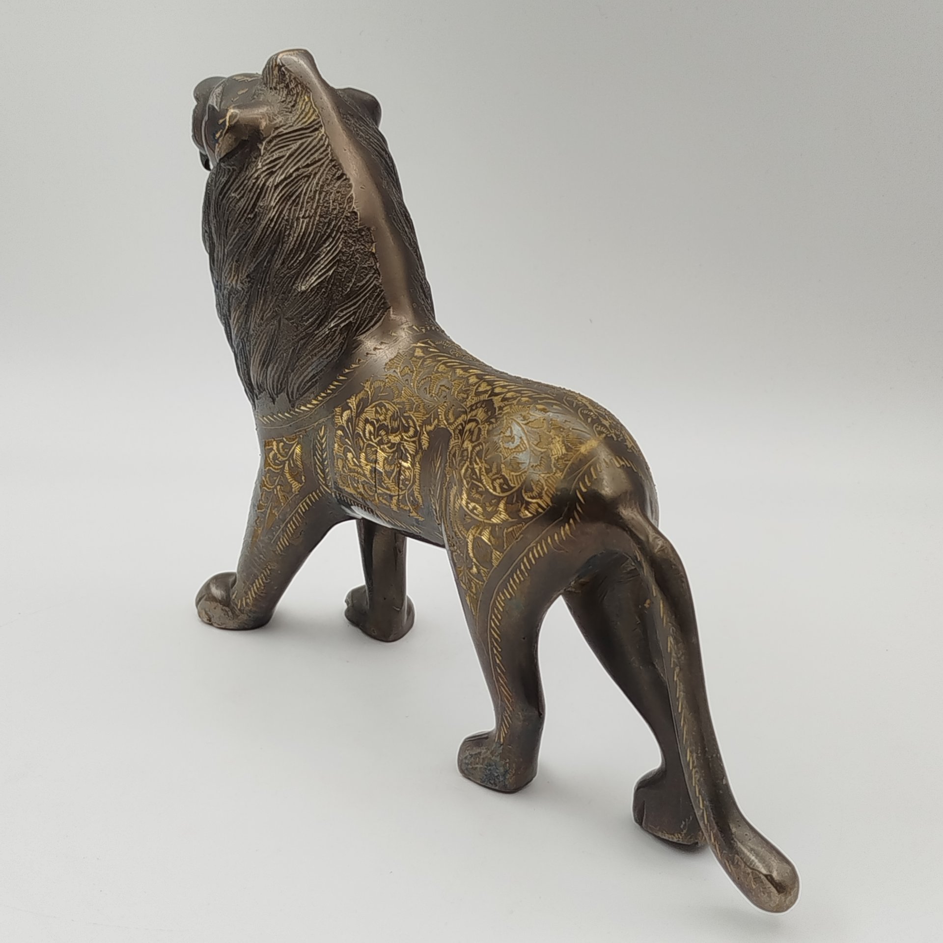 Статуэтка в восточном стиле "Лев" с растительным декором