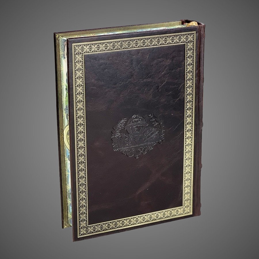 Ингуши. Народы и культуры, бумага, кожаный переплет, тиснение, золочение, обрез с принтом; в кожаном подарочном футляре, Российская Федерация
