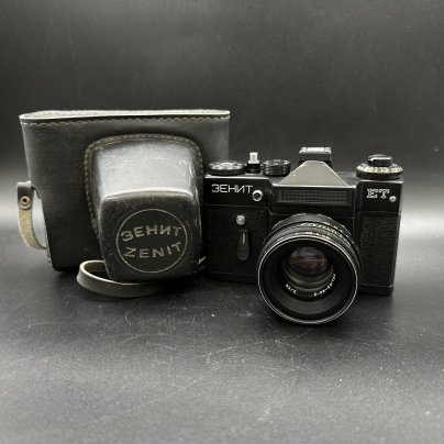 Фотоаппарат "Зенит-ЕТ" с объективом "Гелиос 44-2" в оригинальном кофре, Минский механический завод им. С.И. Вавилова  (БелОМО)