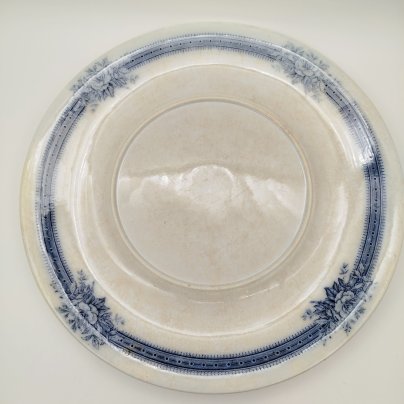 Блюдо круглое (подставка) с орнаментом и цветочным декором вдоль борта, фаянс, деколь, Villeroy & Boch, Германия, 1874-1909 гг.