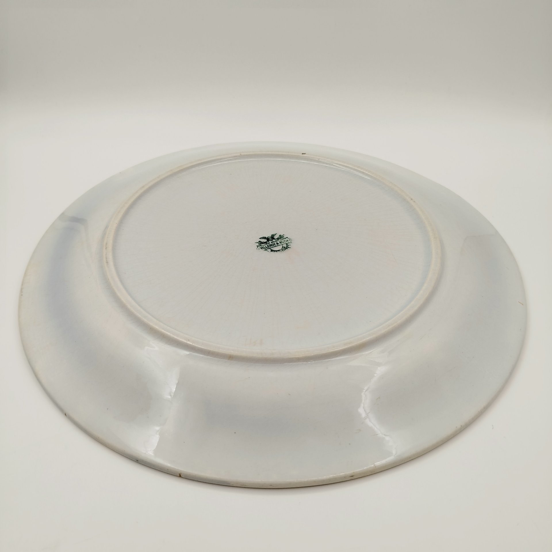 Блюдо круглое (подставка) с орнаментом и цветочным декором вдоль борта, фаянс, деколь, Villeroy & Boch, Германия, 1874-1909 гг.