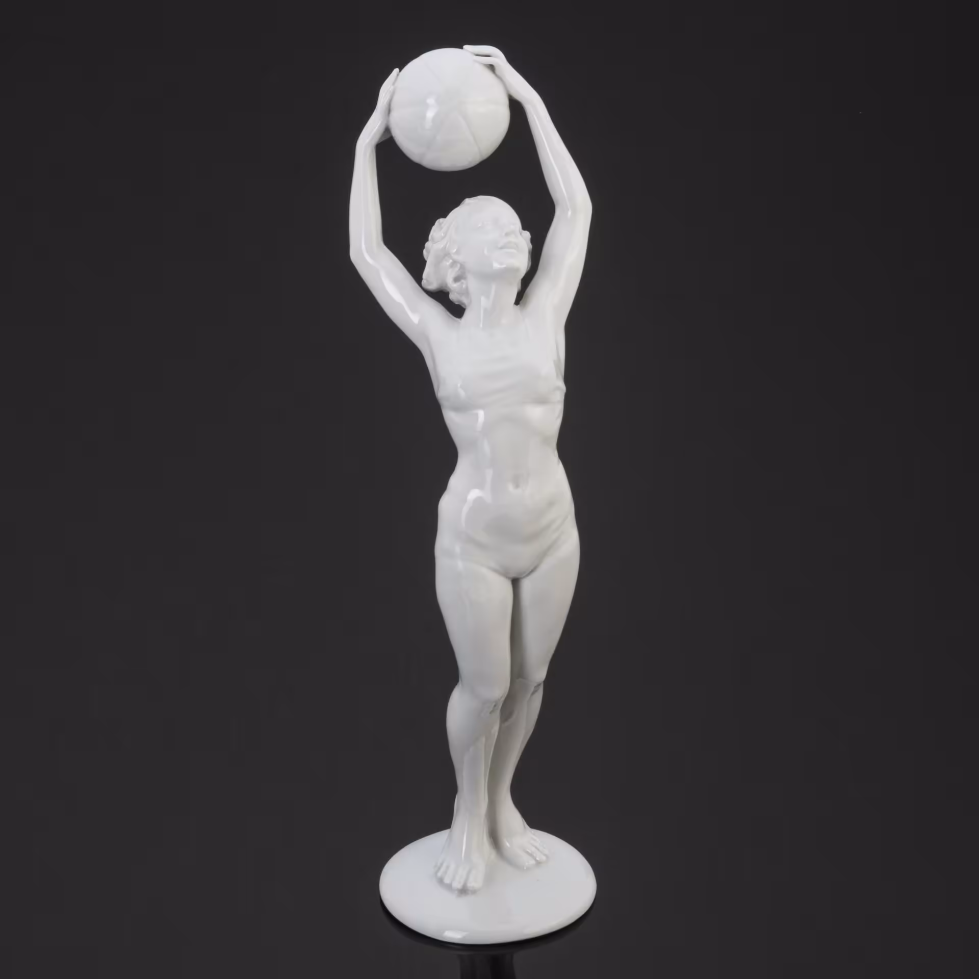 Статуэтка "Девушка с мячом", Schaubach-Kunst