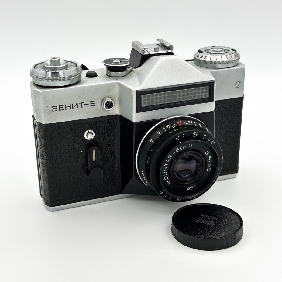 Фотоаппарат плёночный "Зенит-Е" с объективом "Индустар-50-2" в оригинальном кофре, Белорусское оптико-механическое объединение (БелОМО)