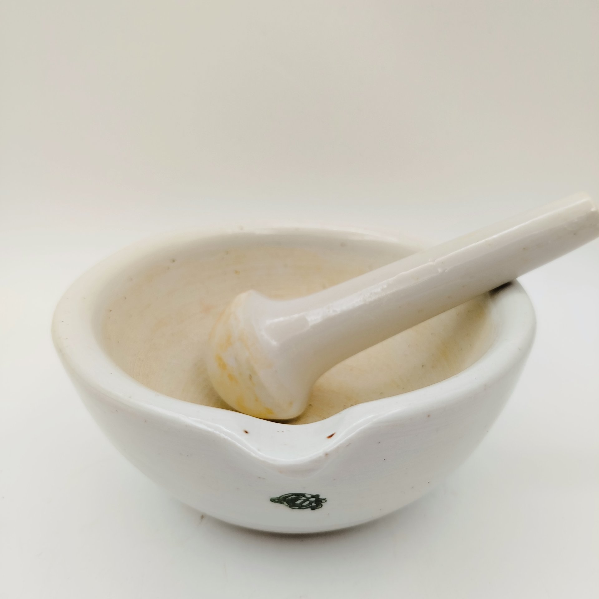 Ступка с пестиком, фарфор, деколь, Речицкий фарфоровый завод (Гжель), СССР, 1950-1960 гг.