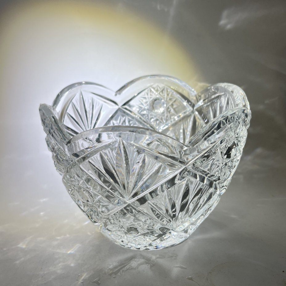 Салатник круглой формы с резным геометрическим декором, стекло, алмазная грань, СССР, 1970-1990 гг.