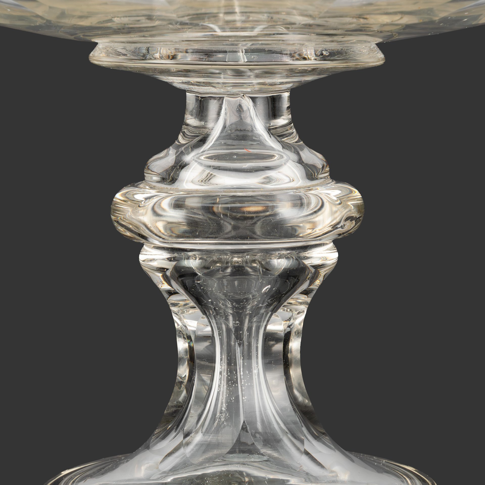 Ваза (фруктовница) с фигурным краем и декором "овальные ямки" в один ряд, стекло, гранение, шлифовка, Мальцовский стекольный завод, Российская империя, 1880-1915 гг.