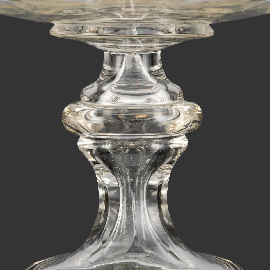 Ваза (фруктовница) с фигурным краем и декором "овальные ямки" в один ряд, стекло, гранение, шлифовка, Мальцовский стекольный завод, Российская империя, 1880-1915 гг.