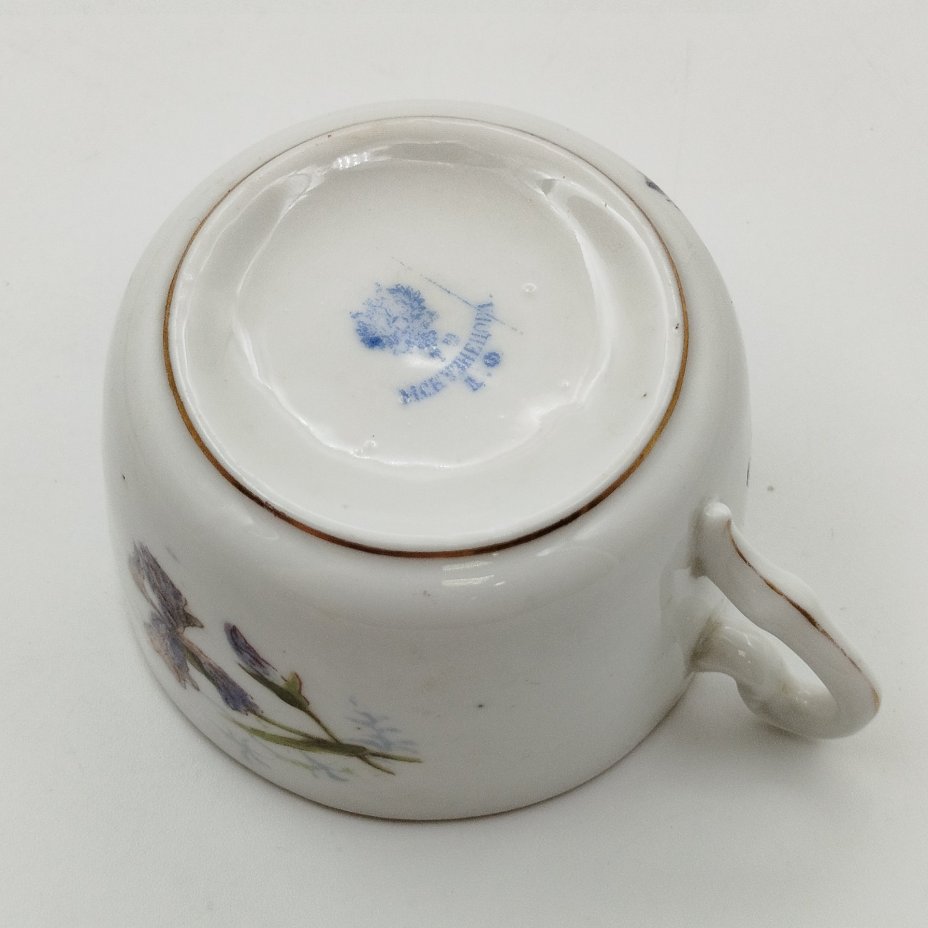 Чашка кофейная с декором в виде ирисов