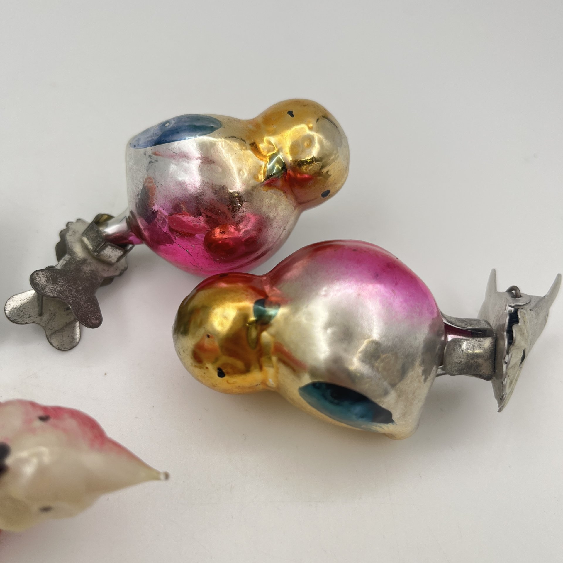 Набор из пяти ёлочных игрушек в форме птиц на прищепках