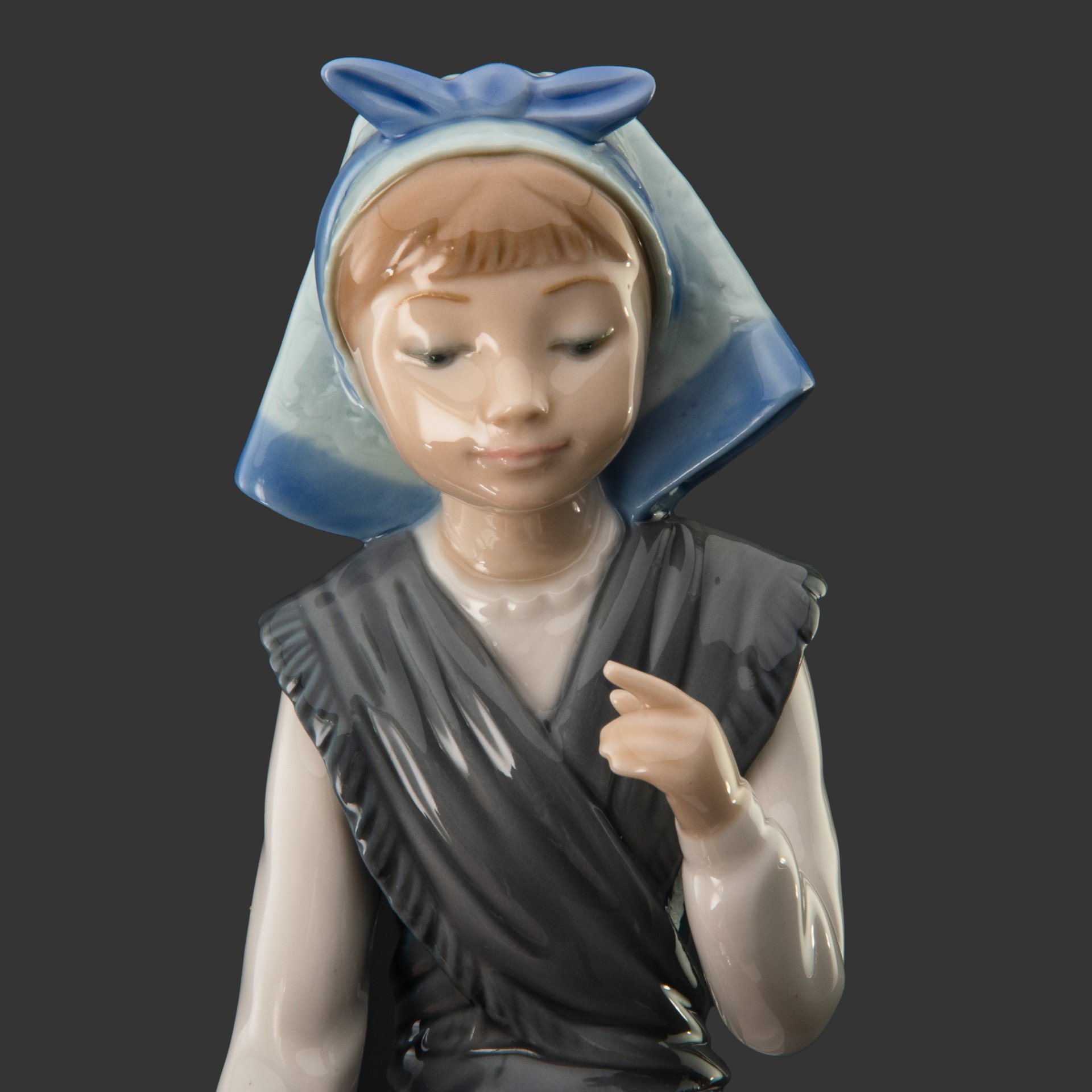 Статуэтка "Девочка кормит гусей", фарфор, роспись, Lladro, Испания, 1983 г.